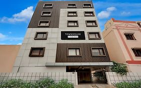 Super Townhouse V Hotel